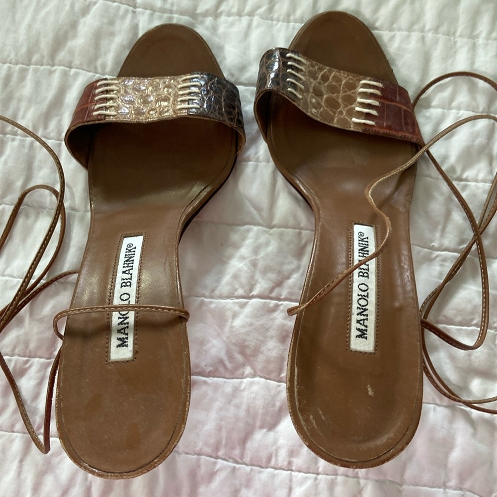 Manolo blahnik size 35.5 brown shoes